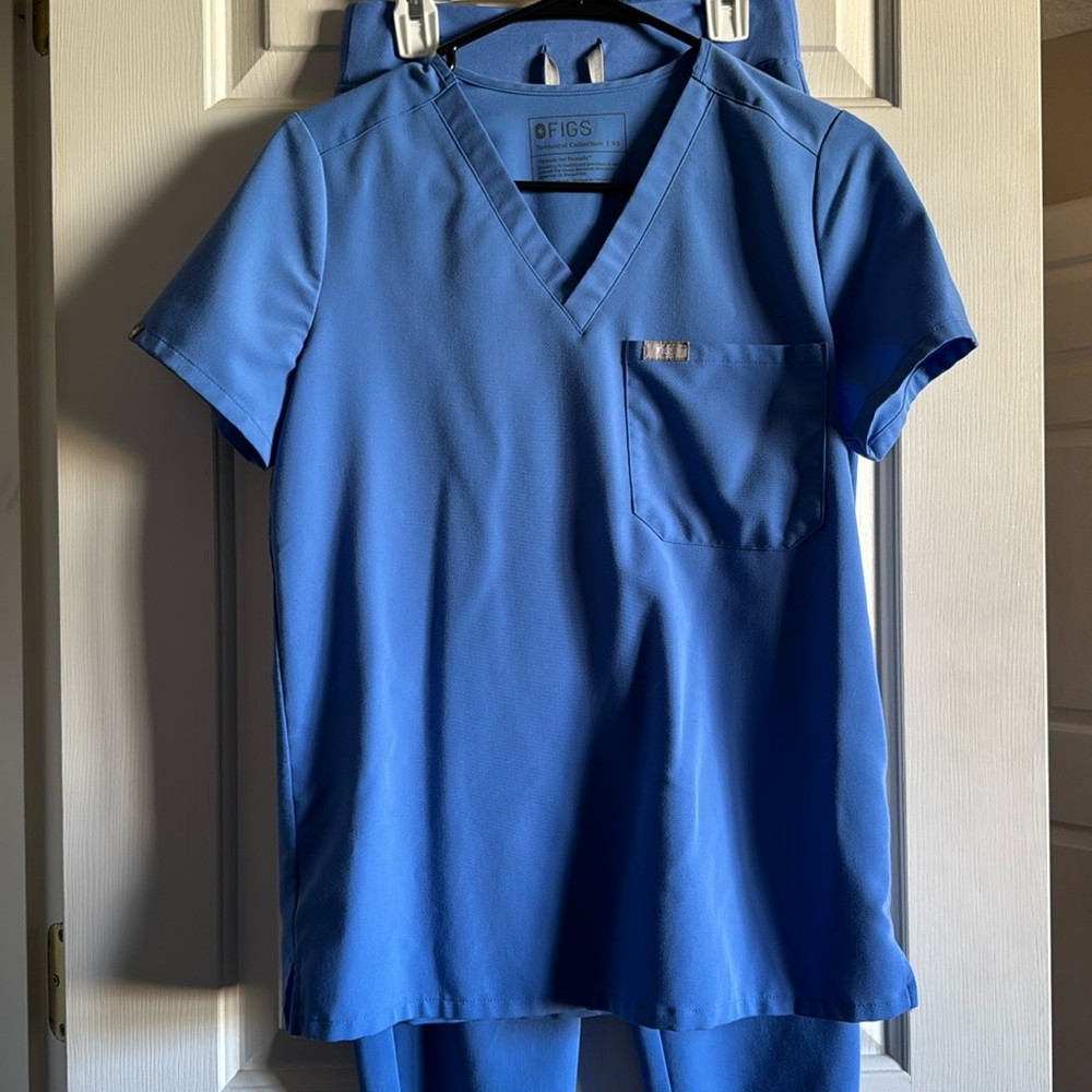 Ceil Blue Figs Scrub Set